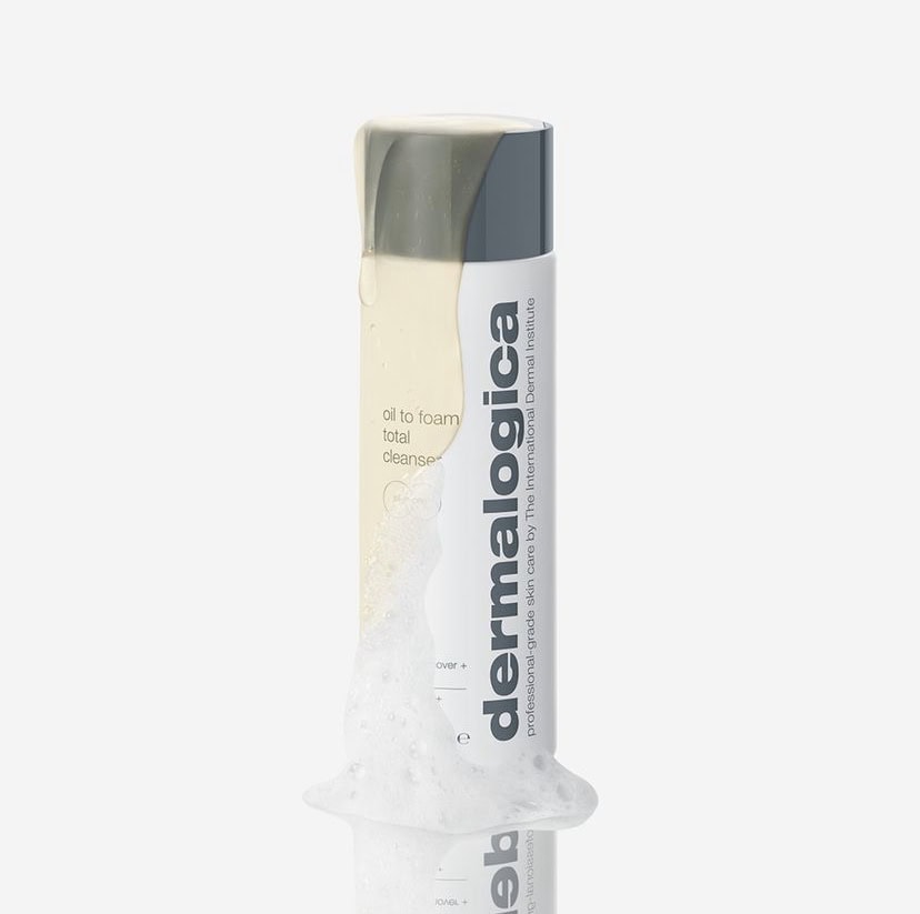 Oil to foam total cleanser